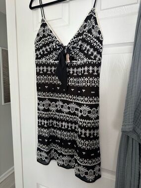 Alice + Olivia Black and Cream Lace-Trim Slip Dress